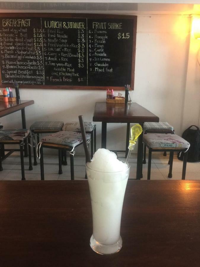 פנום פן Maya Papaya Cafe & Hostel（One Stop） מראה חיצוני תמונה